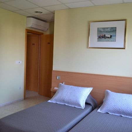 Hostal Bartis Φιγκέρες Δωμάτιο φωτογραφία