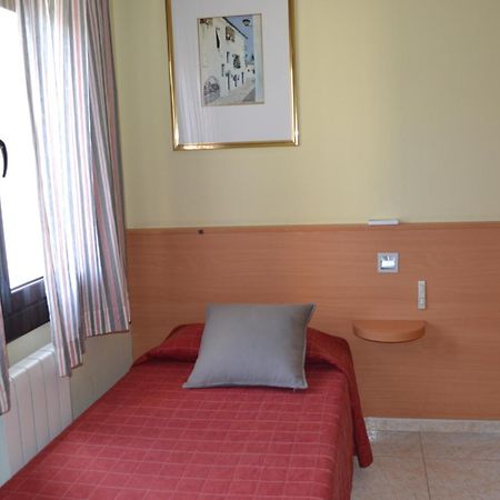 Hostal Bartis Φιγκέρες Δωμάτιο φωτογραφία