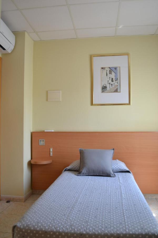 Hostal Bartis Φιγκέρες Δωμάτιο φωτογραφία