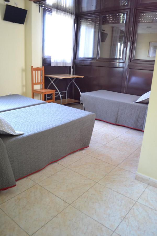 Hostal Bartis Φιγκέρες Δωμάτιο φωτογραφία