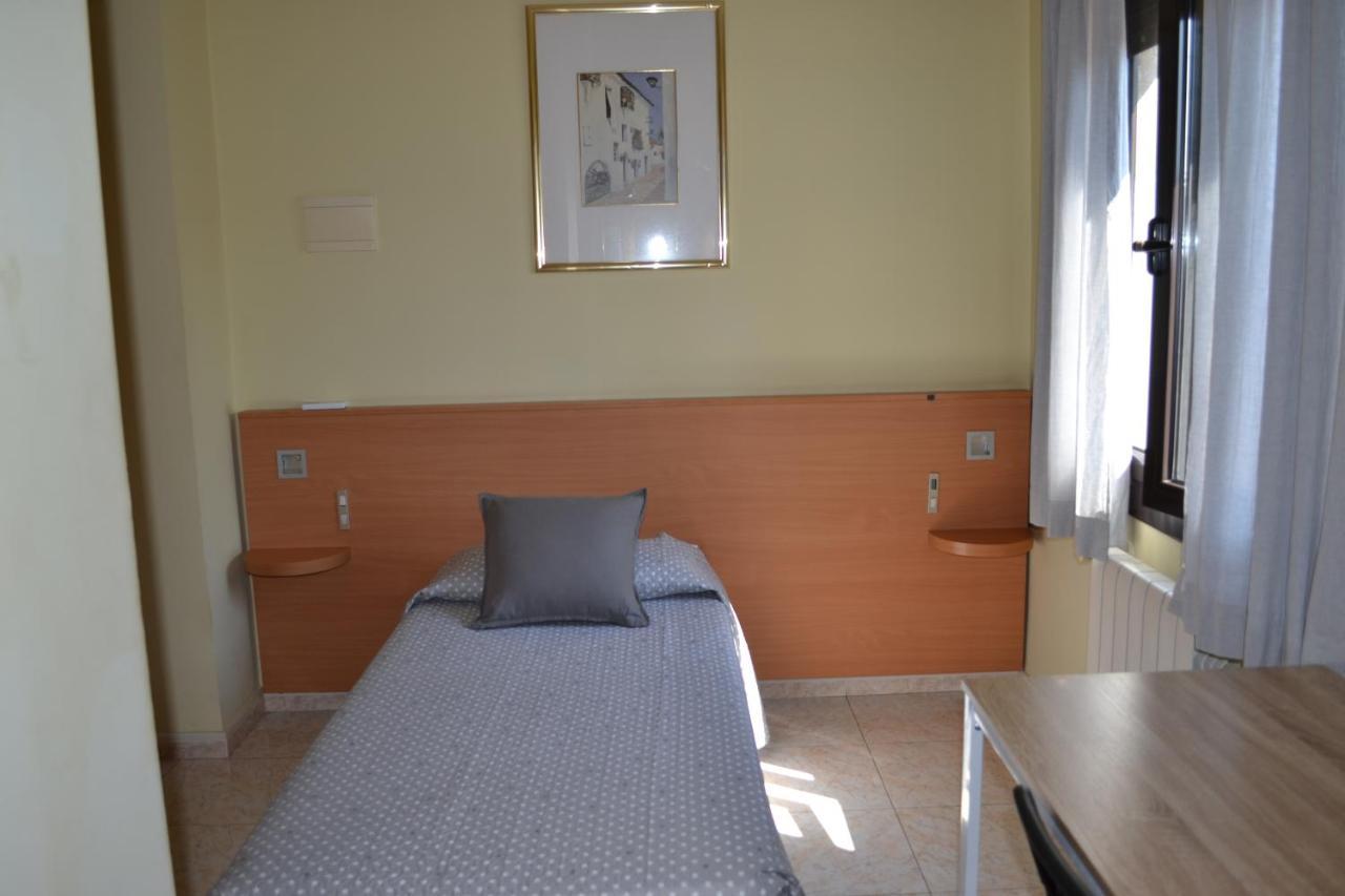 Hostal Bartis Φιγκέρες Εξωτερικό φωτογραφία