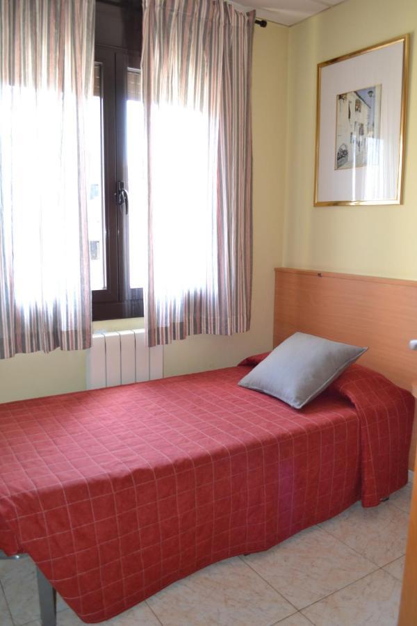Hostal Bartis Φιγκέρες Εξωτερικό φωτογραφία